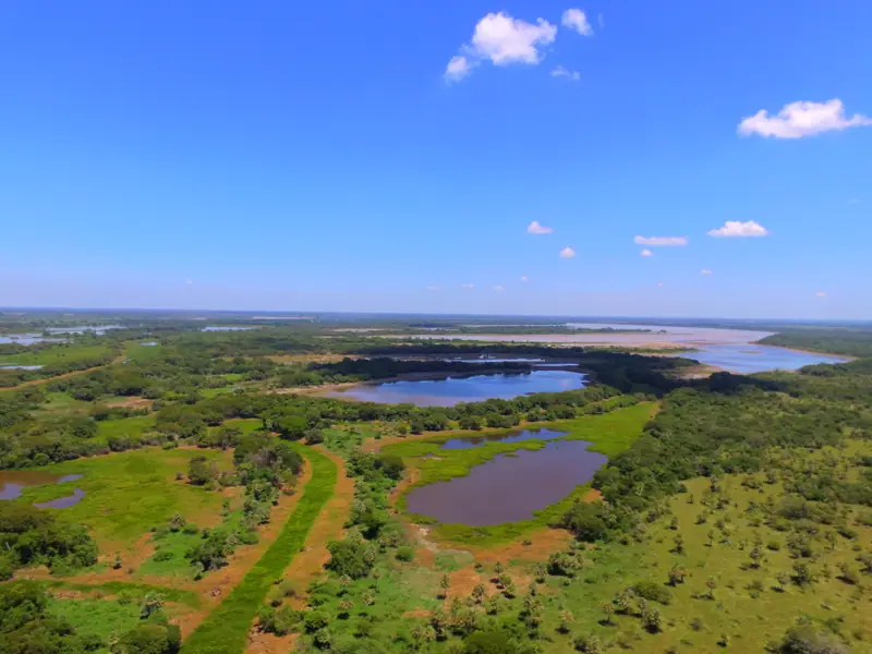 Campo de 6.708 ha sobre los ríos Paraguay y Bermejo: foto 2 de 6
