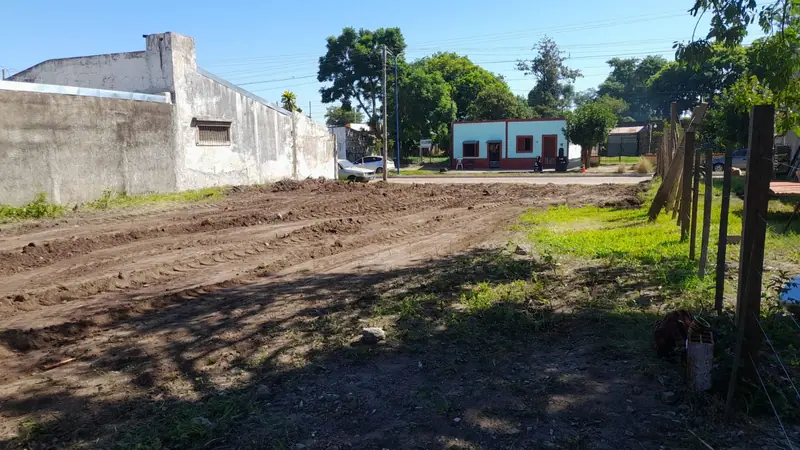 Lote de 880 m² sobre Avenida Lavalle, Mercedes: foto 2 de 4